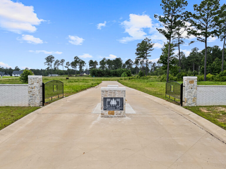entry way to Southern Pines community