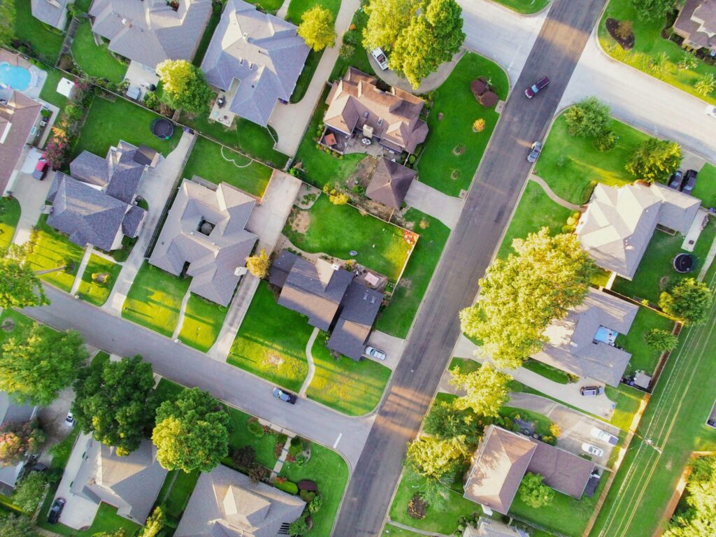 aerial view of a neighborhood with houses and trees beside them