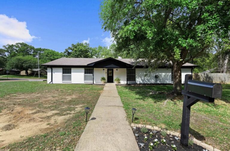 Buyer represented at 3301 Rockbrook Dr in Kilgore Texas by Austin Moore & Company Real Estate