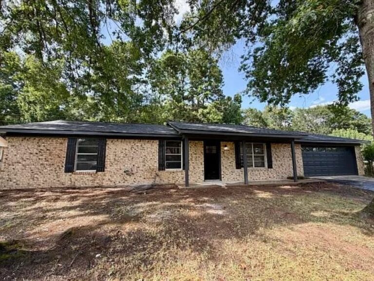 You are currently viewing A White Oak Home Search Narrows to 709 Robin Ln