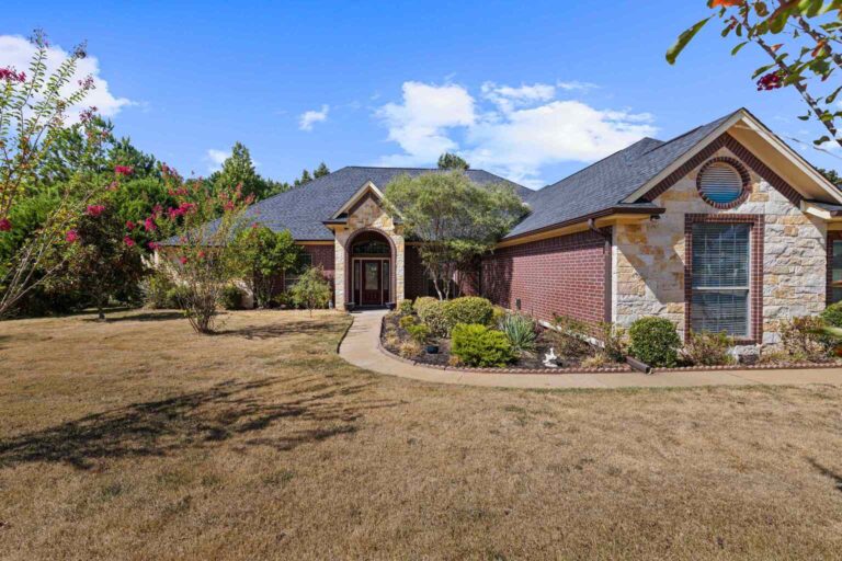 You are currently viewing Just Listed: 120 Ashbriar Ln in Longview’s Timber Falls