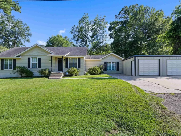 You are currently viewing Offer Accepted at 3504 Eastmoor Drive in Marshall, Texas